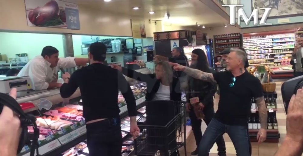 Metallica исполнила песню в супермаркете