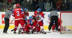 Драка на льду: хоккеистки устроили настоящие боксерские игры на ЧМ – СМИ