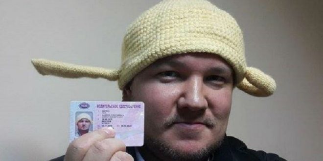 В Москве водителя-пастафарианца с дуршлагом на голове разыскивают за неуплату штрафов