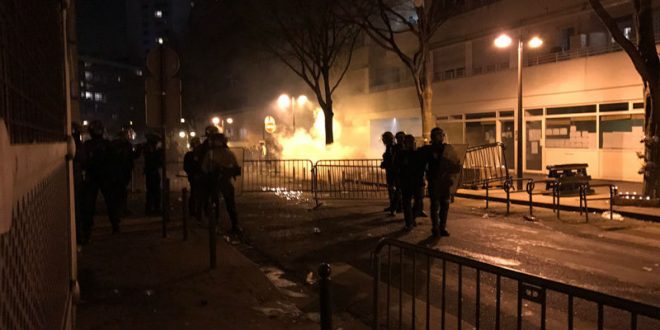 В Париже прошли массовые беспорядки после убийства мужчины полицейскими