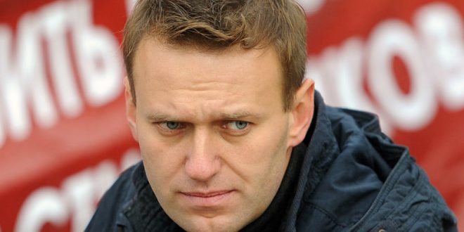 Навального замуровали: двери нижегородского штаба оппозиционера залили монтажной пеной