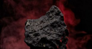 Китаец подарил невесте 33-тонный «метеорит» за миллион юаней вместо обещанной квартиры
