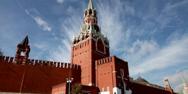 По случаю 8 Марта феминистки устроили акцию с дымовыми шашками на Кремлевской стене
