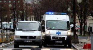 Жительница Омска не пропустила машину скорой помощи из-за неумения сдавать назад