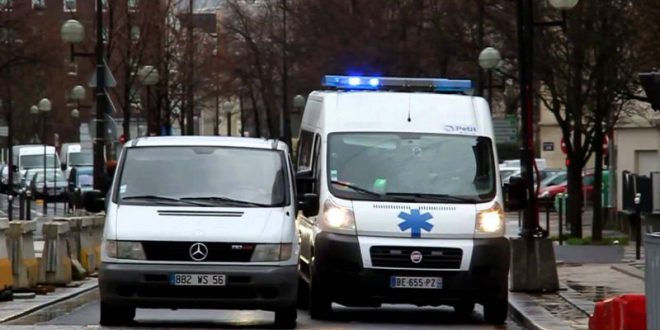 Жительница Омска не пропустила машину скорой помощи из-за неумения сдавать назад