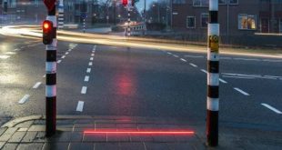 В Нидерландах испытывают светофор для любителей уткнуться в смартфон