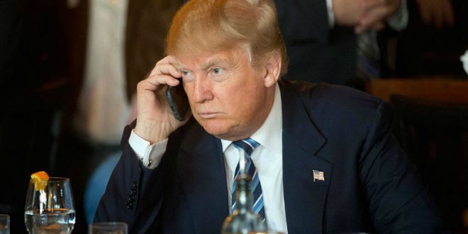 Американские конгрессмены хотят запретить Трампу пользоваться смартфоном