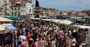 Венеция собирается избавиться от лишних туристов