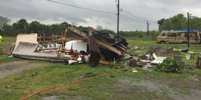 В Луизиане мать с ребенком погибли в перевернутом ураганом доме