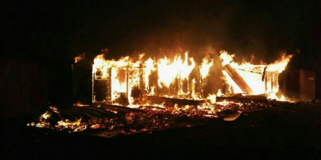 Во Франции лагерь беженцев сгорел дотла после массовых беспорядков
