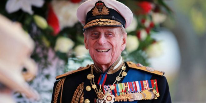 Муж Елизаветы II принц Филипп снимает с себя королевские обязанности и выходит «на пенсию»