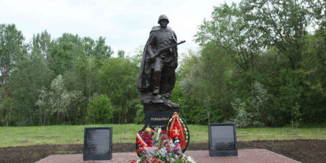 В Ростове установили памятник Советскому солдату с орфографической ошибкой