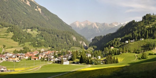 Туристам запретили фотографировать «слишком живописную» швейцарскую деревню