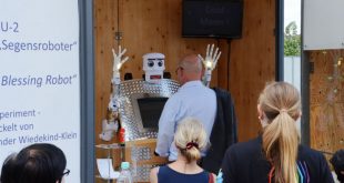 Прихожан немецкой церкви будет благословлять первый в мире робот-священник