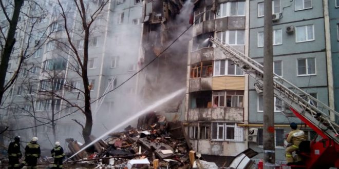 В Волгограде взрыв газа привел к обрушению целого подъезда в жилом доме, погибли 2 человека
