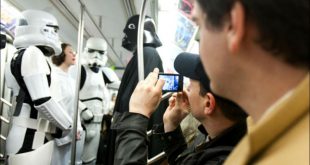 Дарт Вейдер, принцесса Лея и штурмовик проехались в московском метро в День «Звездных войн»