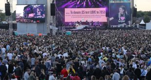 Благотворительный концерт Арианы Гранде в Манчестере собрал 50 тыс. зрителей и около $3 млн