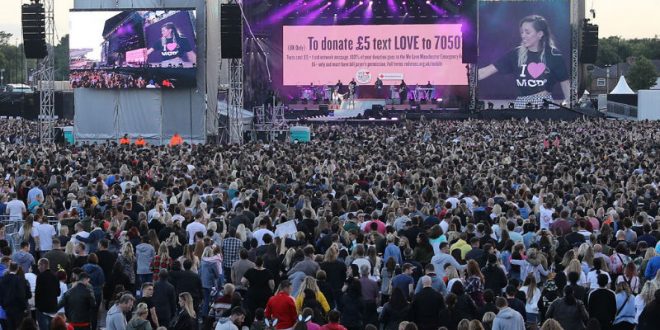 Благотворительный концерт Арианы Гранде в Манчестере собрал 50 тыс. зрителей и около $3 млн
