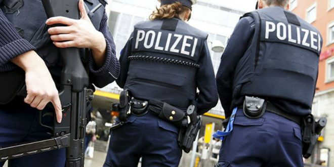 На вокзале в Мюнхене злоумышленник отобрал пистолет у полицейского и открыл стрельбу