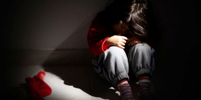 Жительница Подмосковья заставляла 8-летнюю дочь заниматься сексом с мужчинами за сладости