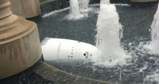 В США высокотехнологичный робот-полицейский утопился в фонтане