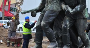 СМИ узнали, чем Россия ответит на снос памятников советским воинам Польшей