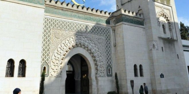 Во Франции злоумышленники открыли стрельбу по выходящим из мечети людям