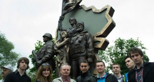 В центре Луганска неизвестные подорвали памятник ополченцам